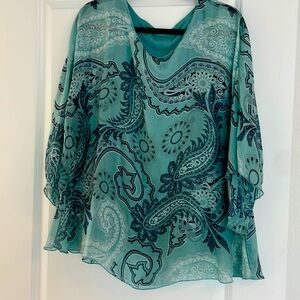 Beautiful print top. Flattering style and colors.